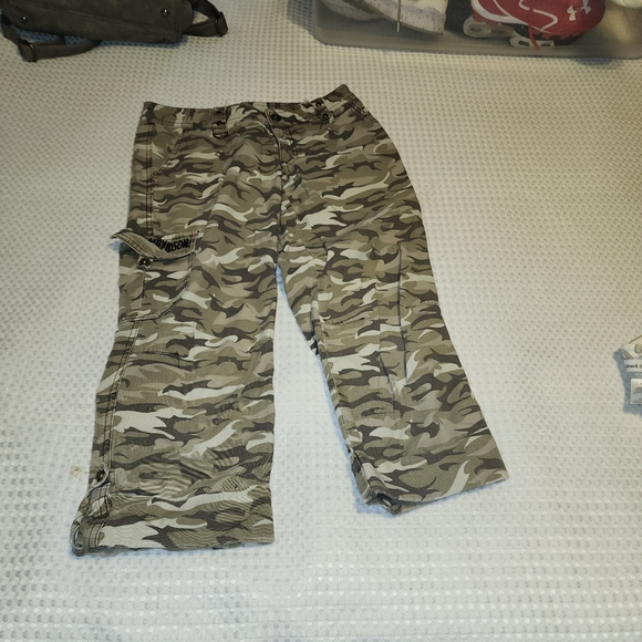 Harley-Davidson Pants - HARLEY DAVIDSON EUC WOMEN'S SIZE 2 CAMMO CAPRIS PANTS